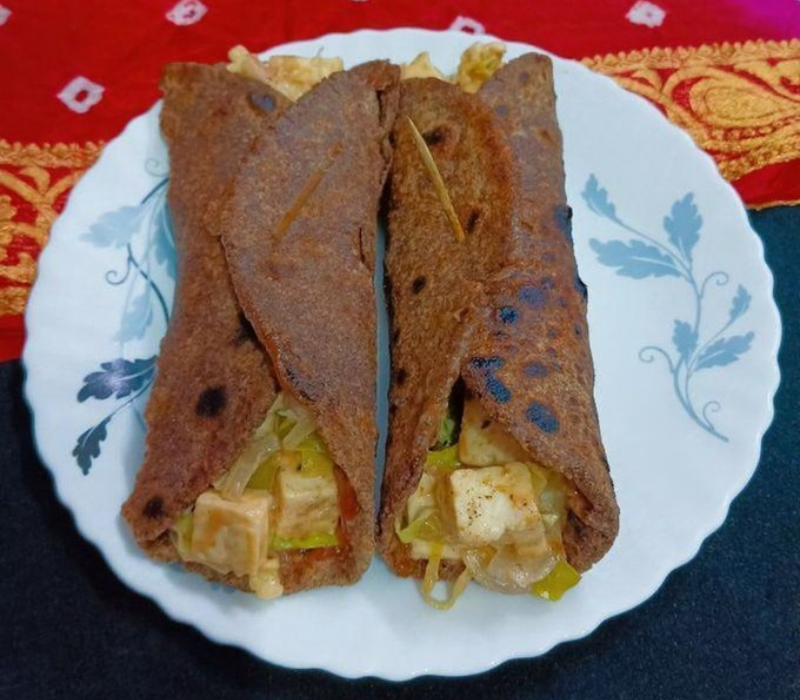 Steamed Vegetable Wrap in Ragi Chapati